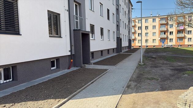Rekonstrukce bytového domu Těšíkov 1172, Vsetín