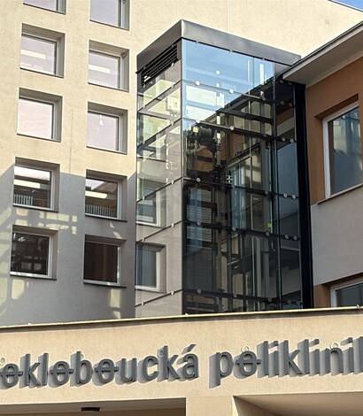 Město Valašské Klobouky - dostavba výtahu budovy polikliniky